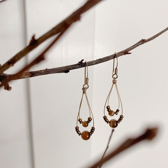 Set. White-crackle stone necklace with earrings. - Picture 9 of 13